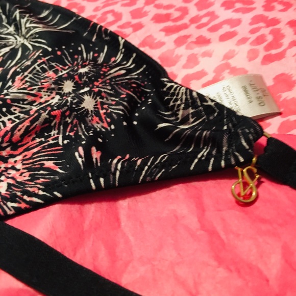 🍒DROP! RARE Lot of 2 One-Size V-Strings by VS - Picture 6 of 8